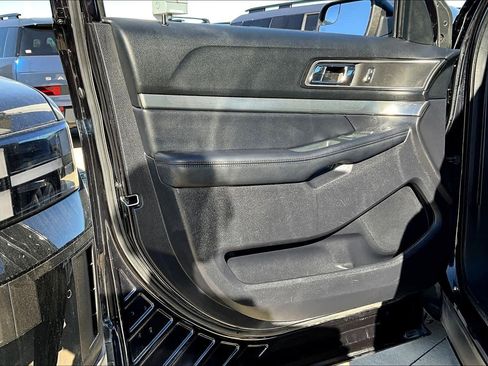 Used 2019 Ford Explorer XLT image 21