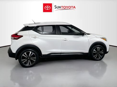 Used 2019 Nissan Kicks SR w/ SR Premium Package image 2
