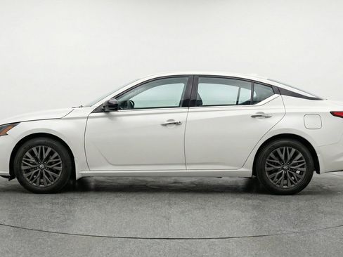 Used 2025 Nissan Altima 2.5 SV FWD image 5