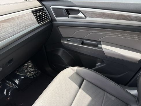 Used 2022 Volkswagen Atlas Cross Sport SE FWD image 29
