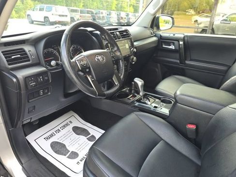 Used 2023 Toyota 4Runner TRD Off-Road Premium AWD/4WD image 17
