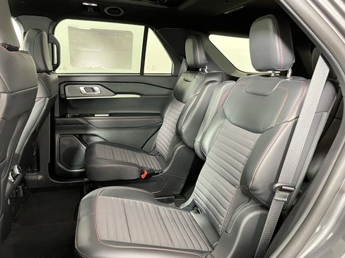 Used 2025 Ford Explorer ST-Line image 15
