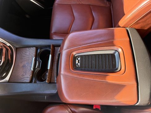 Used 2019 Cadillac Escalade Premium Luxury image 31