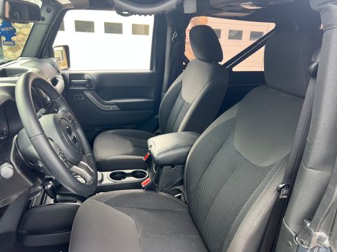 Used 2017 Jeep Wrangler Sport AWD/4WD image 12