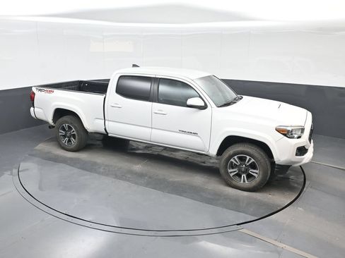 Used 2019 Toyota Tacoma TRD Sport AWD/4WD image 23