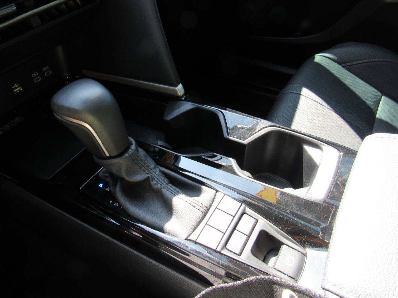 Used 2025 Toyota Camry XSE FWD image 7