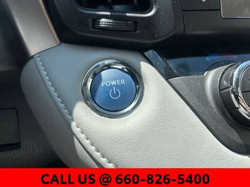 Used 2018 Toyota RAV4 Limited AWD/4WD image 19