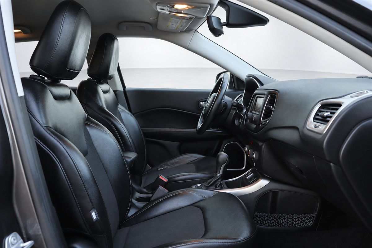 Used 2018 Jeep Compass Latitude FWD image 21