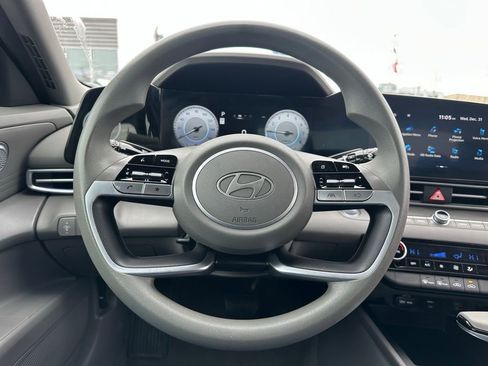 Used 2024 Hyundai Elantra SEL image 23