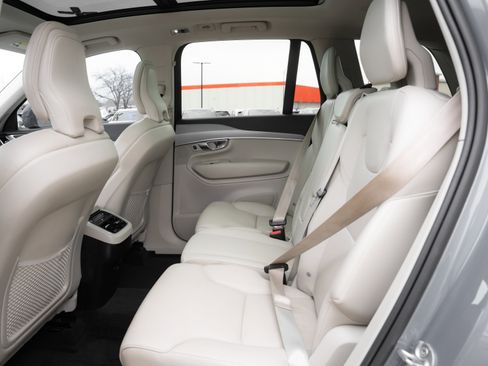 Used 2022 Volvo XC90 T5 Momentum w/ Climate Package image 23
