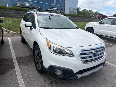 Used 2015 Subaru Outback 3.6R Limited AWD/4WD image 3