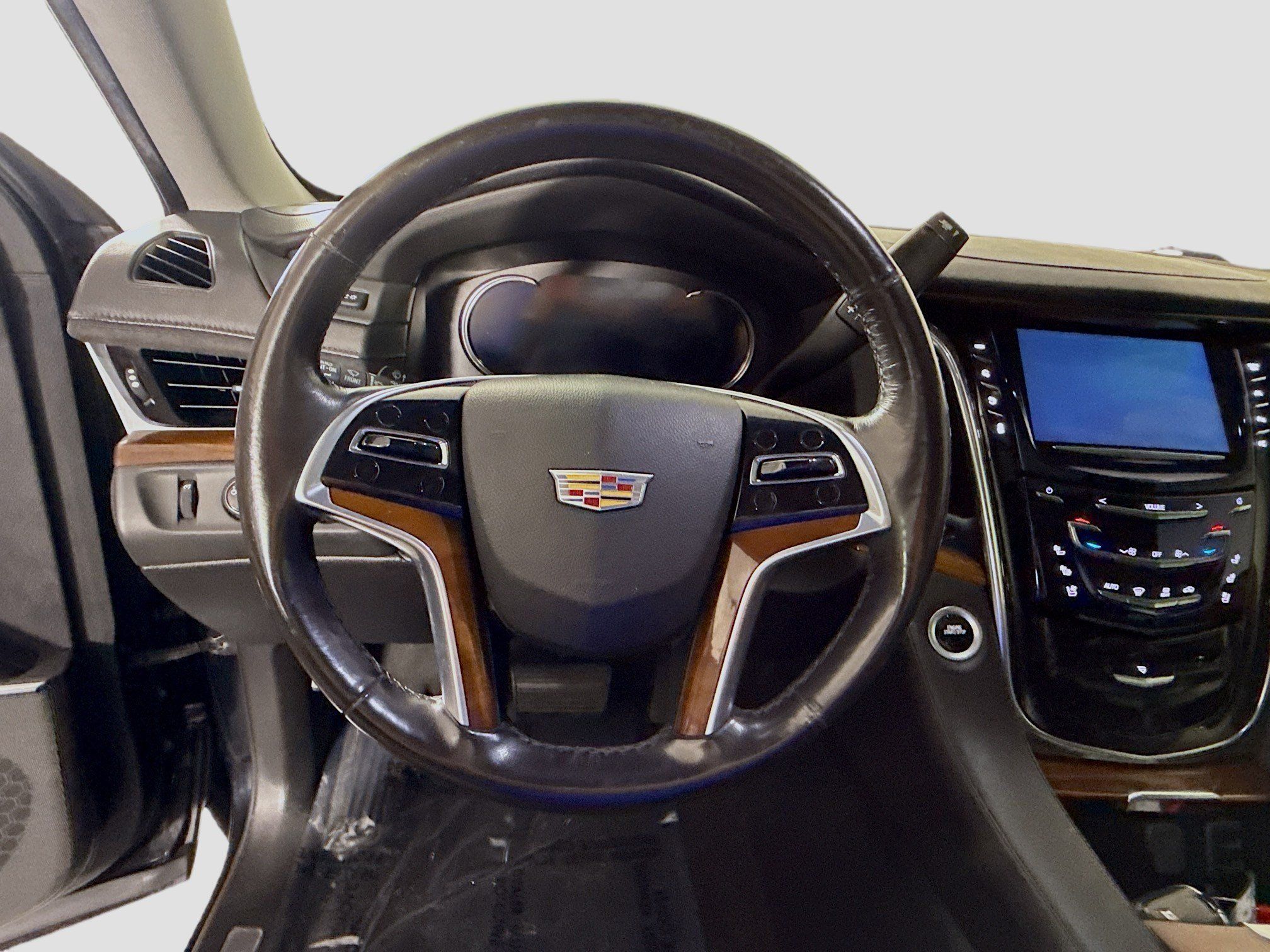 Used 2018 Cadillac Escalade Luxury AWD/4WD image 13