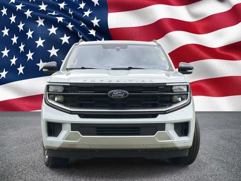 Certified 2025 Ford Expedition Platinum AWD/4WD image 4