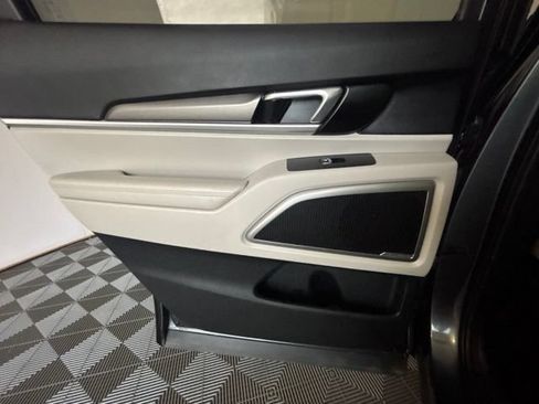 Used 2020 Kia Telluride S AWD/4WD image 25