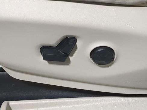 Used 2017 Chrysler Pacifica Limited w/ UConnect Theater Package image 31