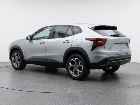 Used 2025 Chevrolet Trax LT image 6