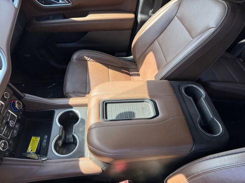 Used 2021 Chevrolet Tahoe High Country w/ Premium Package image 14