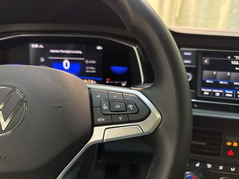 Certified 2022 Volkswagen Jetta SE image 17