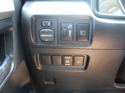 Used 2024 Toyota 4Runner SR5 AWD/4WD image 22