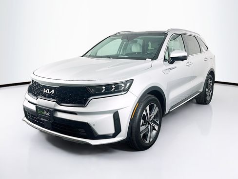 Used 2023 Kia Sorento SX Prestige w/ Panoramic Sunroof Package AWD/4WD image 3