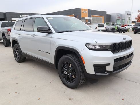 New 2025 Jeep Grand Cherokee L Altitude image 1