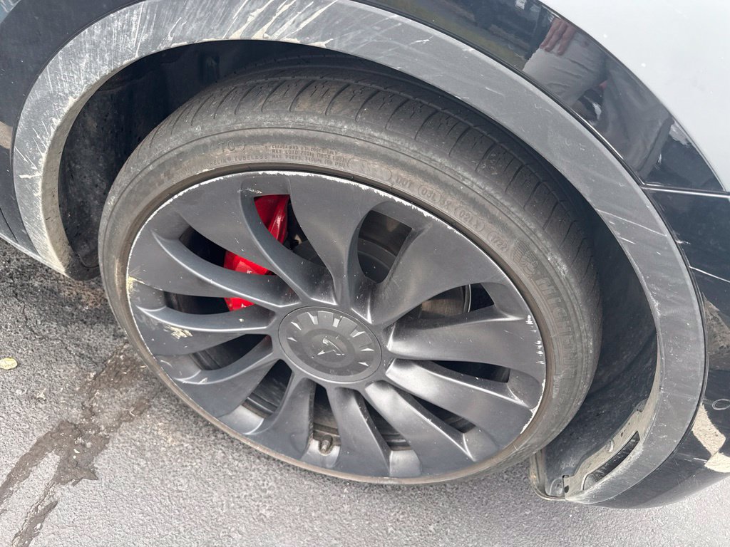 Used 2022 Tesla Model Y Performance AWD/4WD image 9