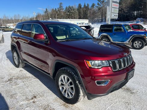 Used 2022 Jeep Grand Cherokee Laredo E w/ Security & Convenience Group image 3