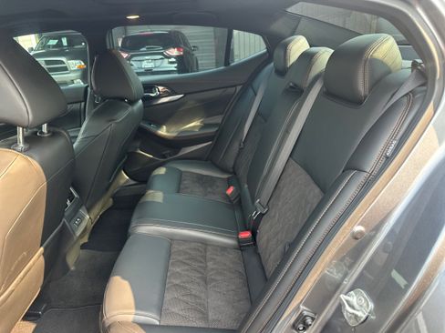 Used 2021 Nissan Maxima SR w/ Sport Mat Group FWD image 10