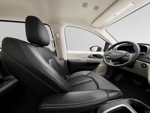Used 2023 Chrysler Pacifica Touring-L FWD image 13