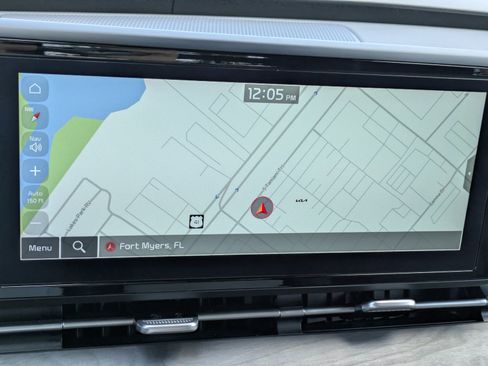 Used 2024 Kia Carnival EX FWD image 25