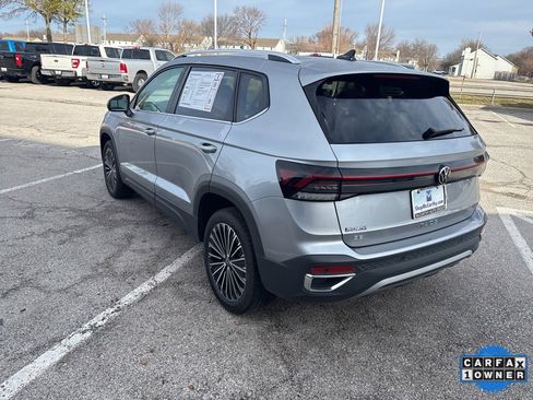 Used 2025 Volkswagen Taos SE image 23