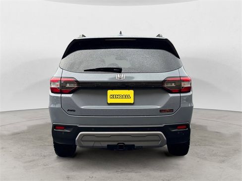 Used 2025 Honda Pilot TrailSport image 4