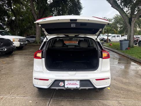 Used 2017 Kia Niro Touring FWD image 21