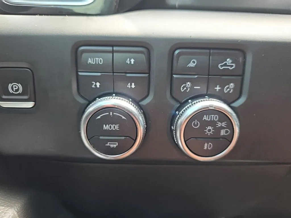 Used 2024 GMC Sierra 3500 Denali w/ Denali Reserve Package AWD/4WD image 33