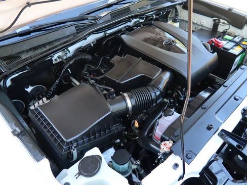 Used 2018 Toyota Tacoma TRD Sport w/ Technology Package image 32