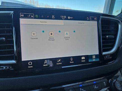 Used 2025 Chrysler Pacifica Select image 50