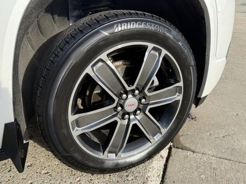 Used 2018 GMC Acadia Denali image 12