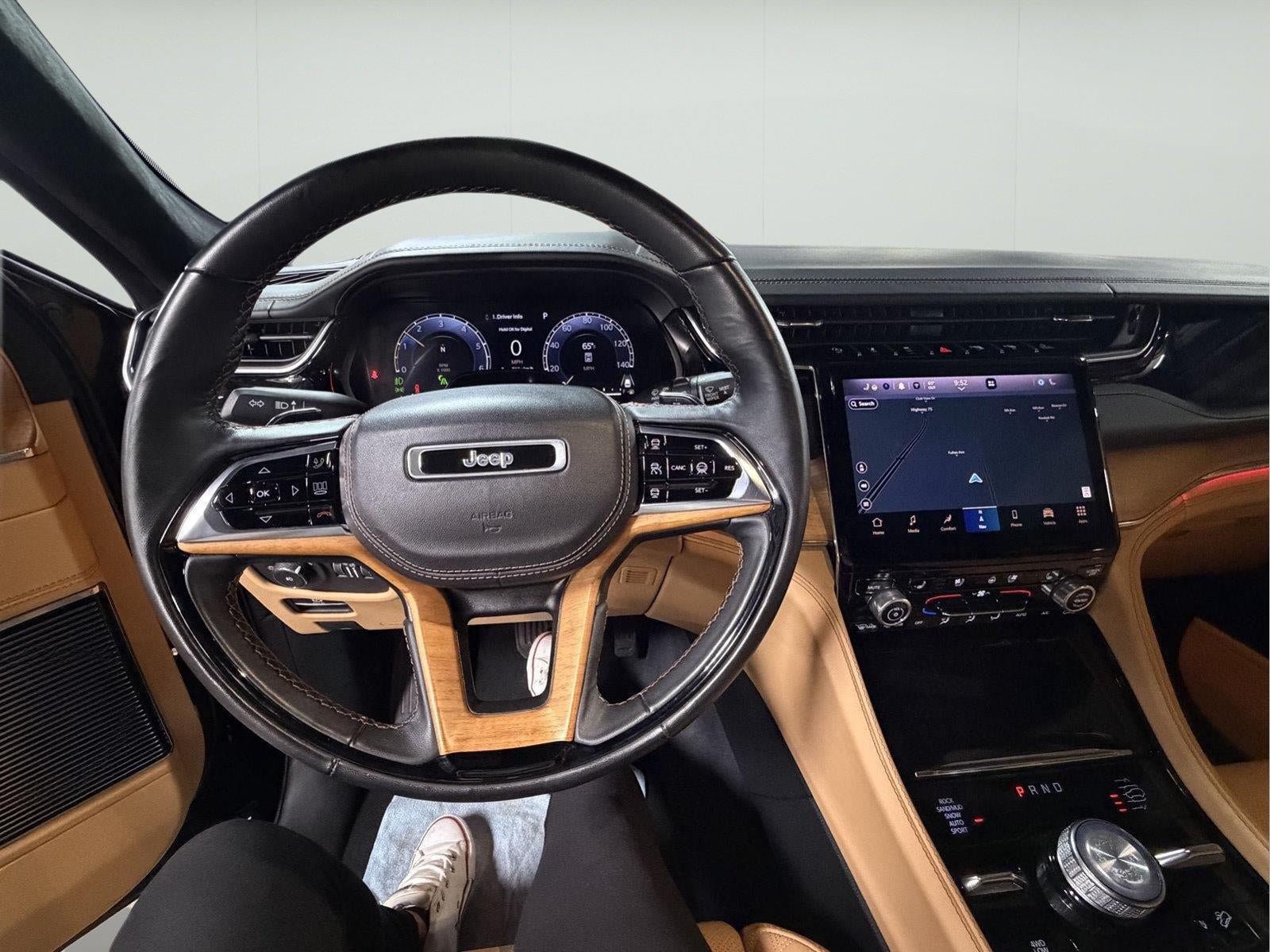 Used 2023 Jeep Grand Cherokee L Summit AWD/4WD image 12