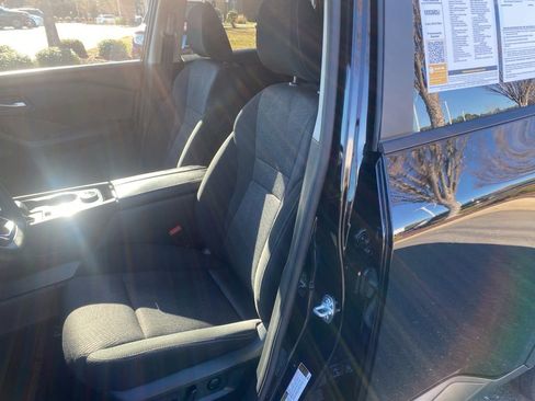 Used 2024 Nissan Rogue SV image 12