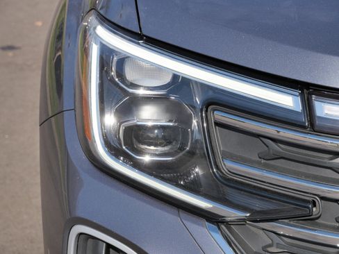 Used 2024 Volkswagen Atlas SE AWD/4WD image 16