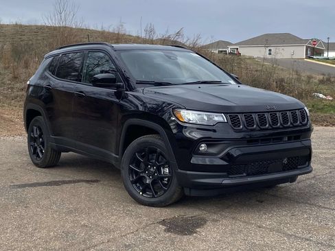 New 2026 Jeep Compass Latitude AWD/4WD image 32