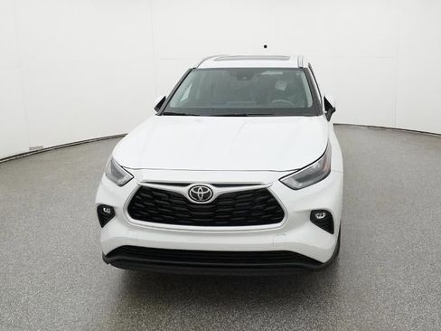 New 2026 Toyota Highlander XLE image 15