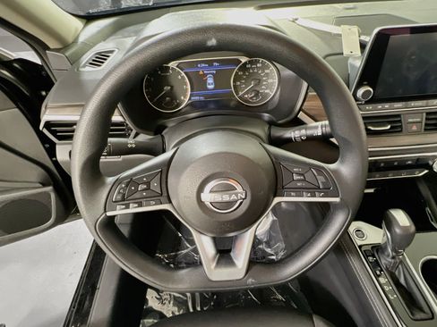Used 2023 Nissan Altima 2.5 SV FWD image 11