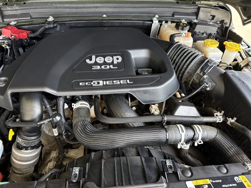 Used 2022 Jeep Wrangler Unlimited Rubicon w/ Steel Bumper Group AWD/4WD image 32