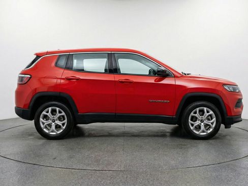 Used 2025 Jeep Compass Latitude AWD/4WD image 11