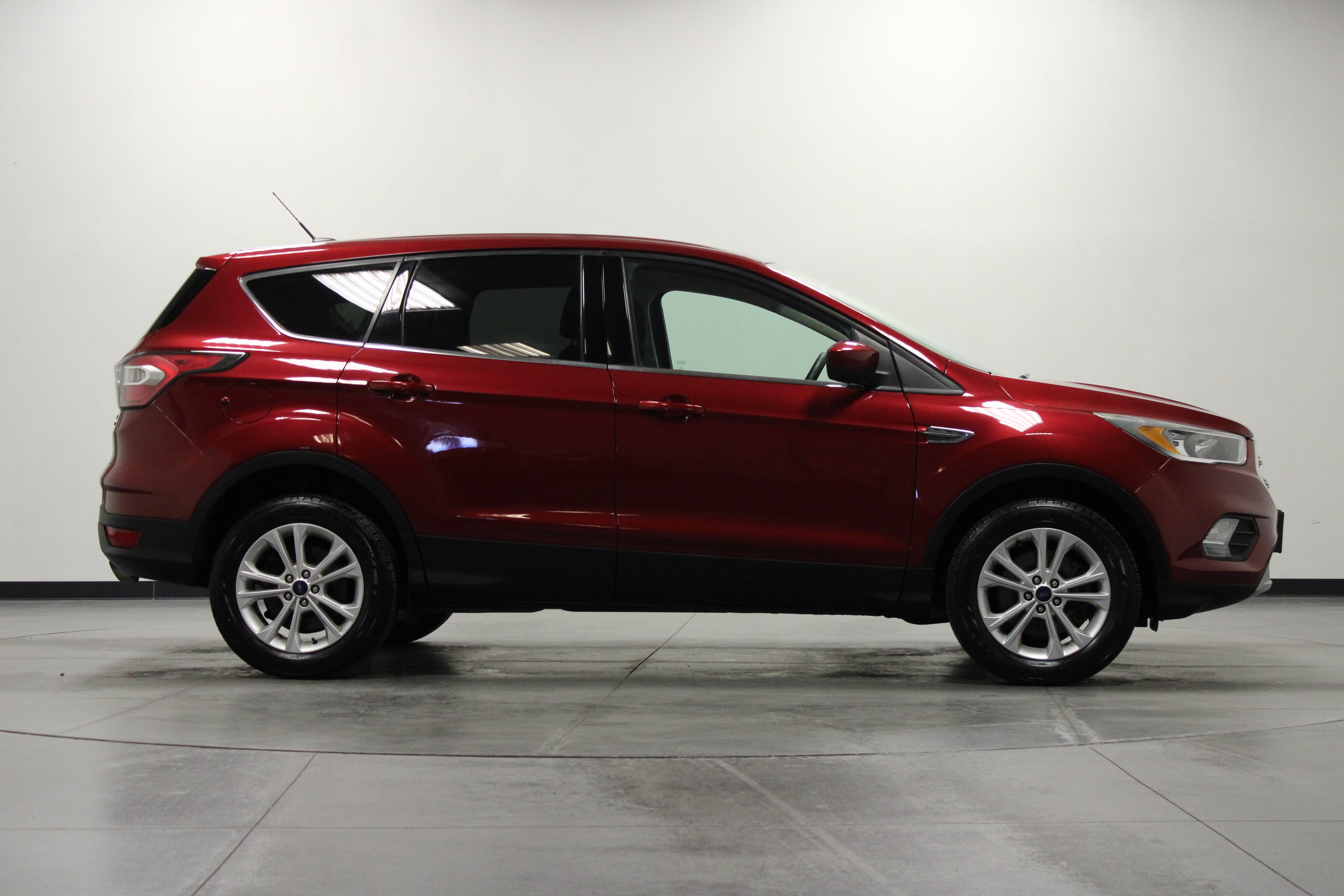 Used 2017 Ford Escape SE AWD/4WD image 3