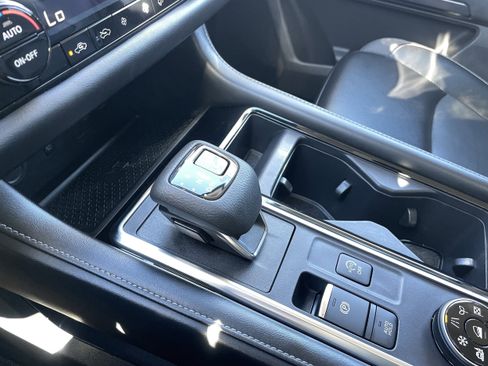 Used 2023 Nissan Pathfinder SL image 32