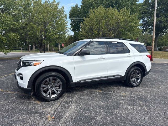 Used 2021 Ford Explorer XLT w/ Equipment Group 202A AWD/4WD image 3