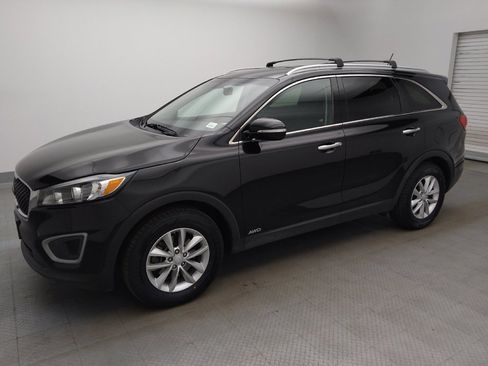 Used 2017 Kia Sorento AWD image 2