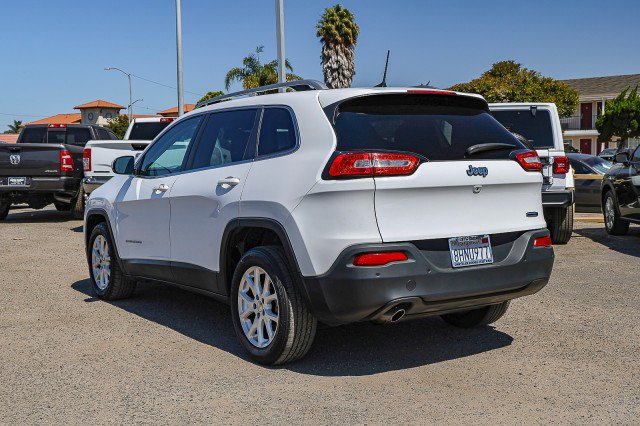 Used 2018 Jeep Cherokee Latitude Plus w/ Comfort/Convenience Group FWD image 6